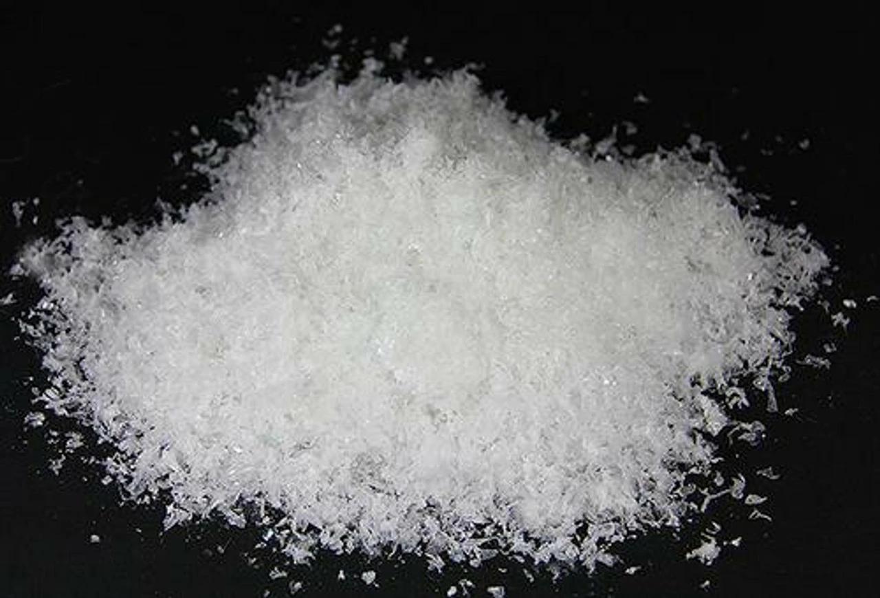 Northlight White Artificial Powder Snow Flakes Christmas Craft Decor 16 Oz. 2 Northlight White Artificial Powder Snow Flakes Christmas Craft Decor 16 Oz. - Image 2