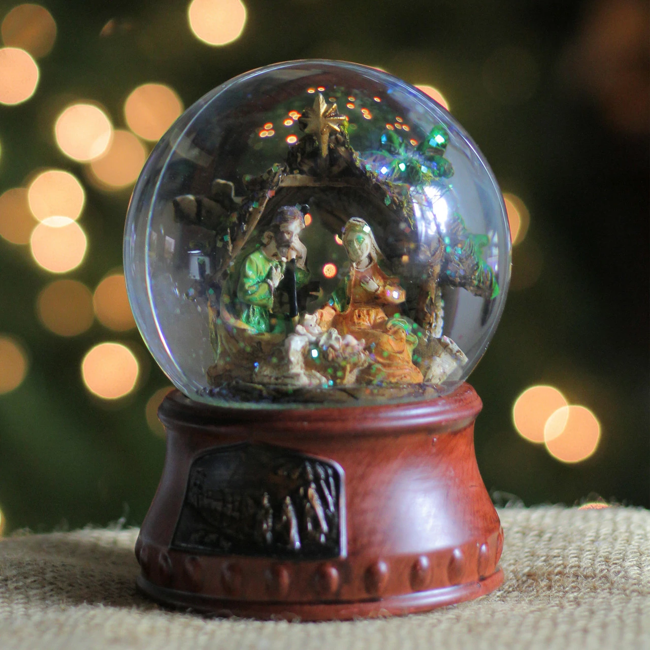 Northlight 5.5" Christmas Nativity Musical Snow Globe 2 Northlight 5.5" Christmas Nativity Musical Snow Globe - Image 2